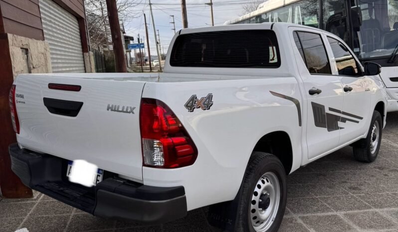 TOYOTA HILUX DX 2.4 4X4 MT 2023 full