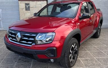 RENAULT DUSTER OROCH ICONIC 1.3T 4X2 AT 2025 0KM