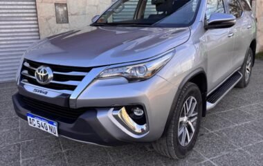 TOYOTA HILUX SW4 SRX AT 4X4 2.8 2018