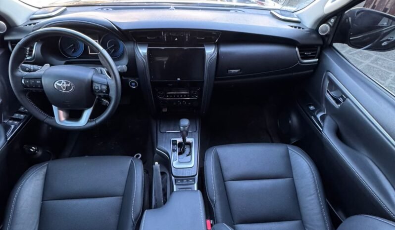 TOYOTA HILUX SW4 SRX AT 4X4 MY25 2025 full