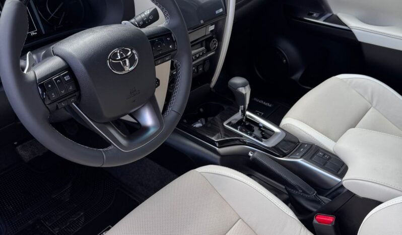 TOYOTA HILUX SW4 DIAMOND II 2.8 TDI 4X4 7AS AT 2025 0KM full