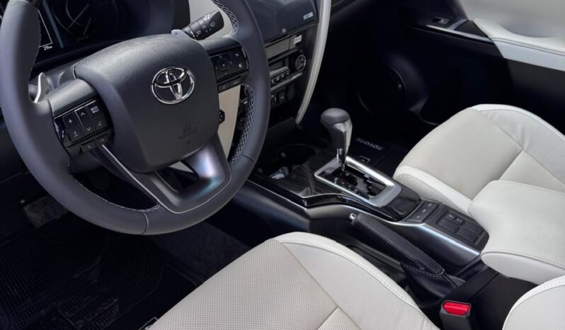 TOYOTA HILUX SW4 DIAMOND II 2.8 4X4 AT 2025 0KM full