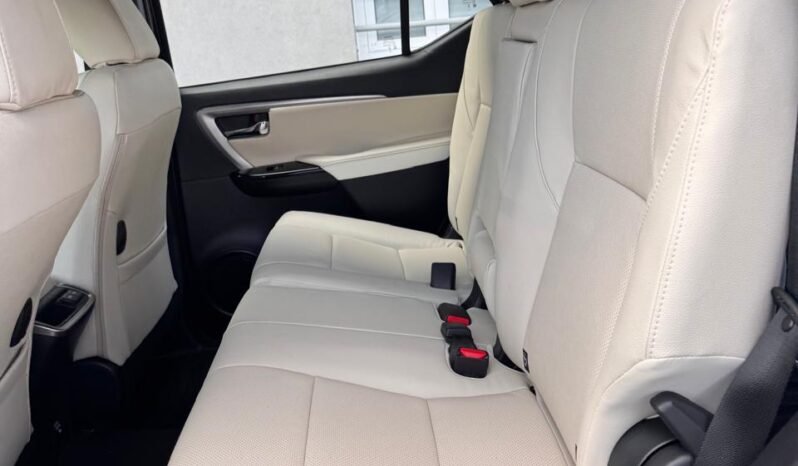 TOYOTA HILUX SW4 DIAMOND II 2.8 4X4 AT 2025 0KM full