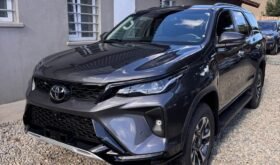TOYOTA HILUX SW4 SRX AT 4X4 7AS MY26 0KM – LISTA PARA PATENTAR!