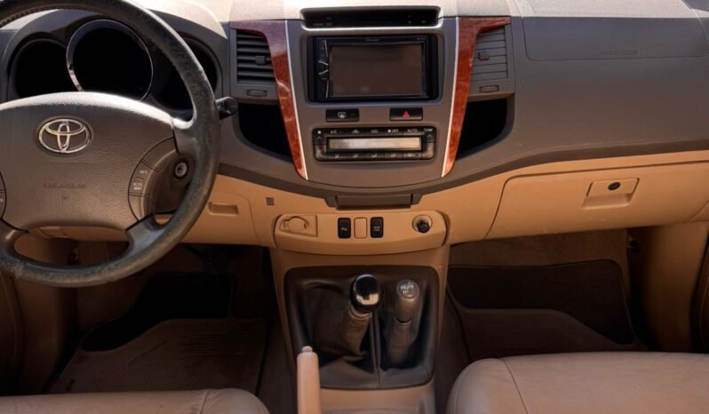 TOYOTA HILUX SW4 SRV 3.0 4X4 MT 2011 full