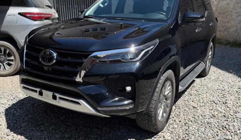 TOYOTA HILUX SW4 SRX AT 2.8 4X4 2023 full