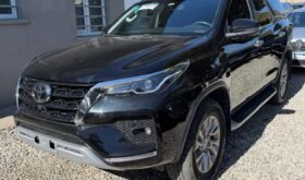 TOYOTA HILUX SW4 SRX AT 2.8 4X4 2023