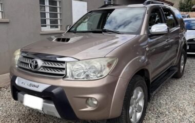 TOYOTA HILUX SW4 SRV 3.0 4X4 MT 2010