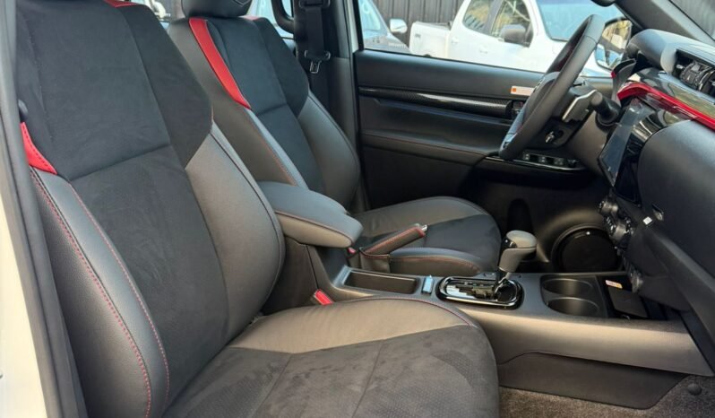 TOYOTA HILUX GR-SPORT IV 2.8 4X4 AT 2026 0KM full