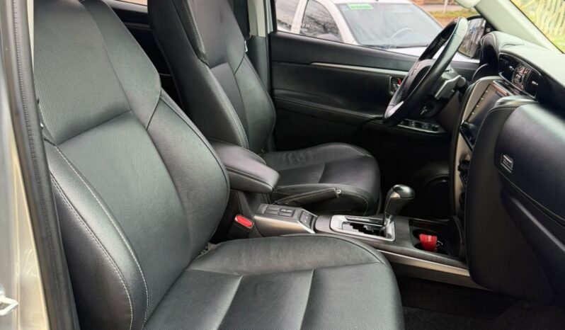 TOYOTA HILUX SW4 SRX AT 2.8 4X4 AT MT21 AÑO 2020 full