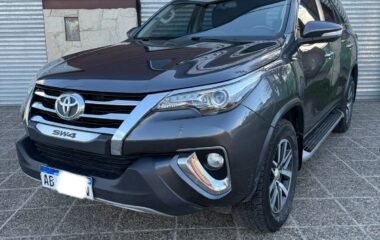 TOYOTA HILUX SW4 SRX 2.8 4X4 AT 2017