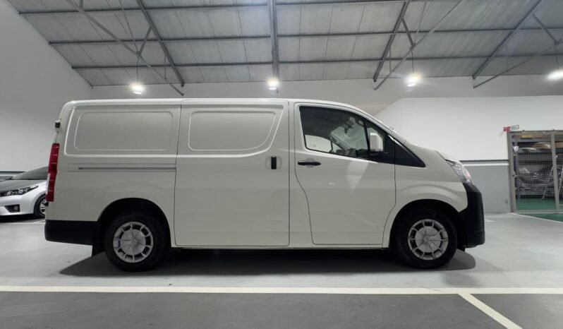 TOYOTA HIACE L1 H1 2.8 AT 2025 full