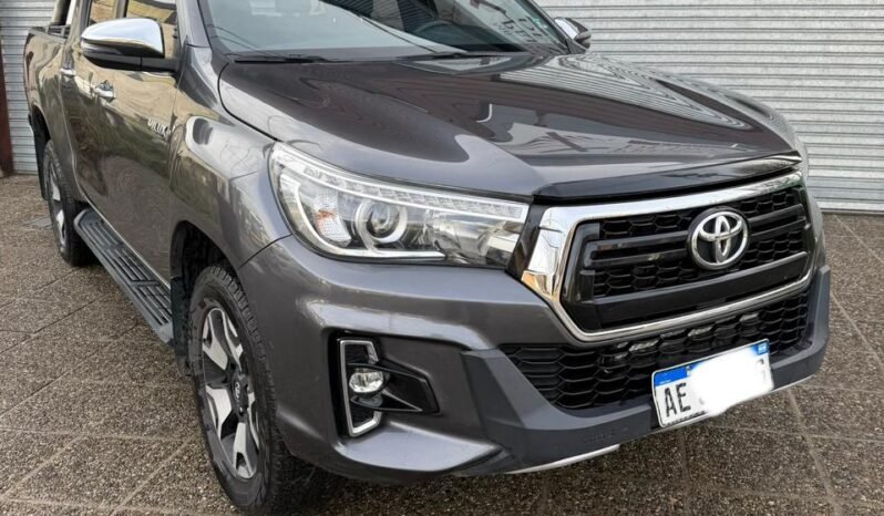 TOYOTA HILUX SRX AT 2.8 4X4 AT 2020 full
