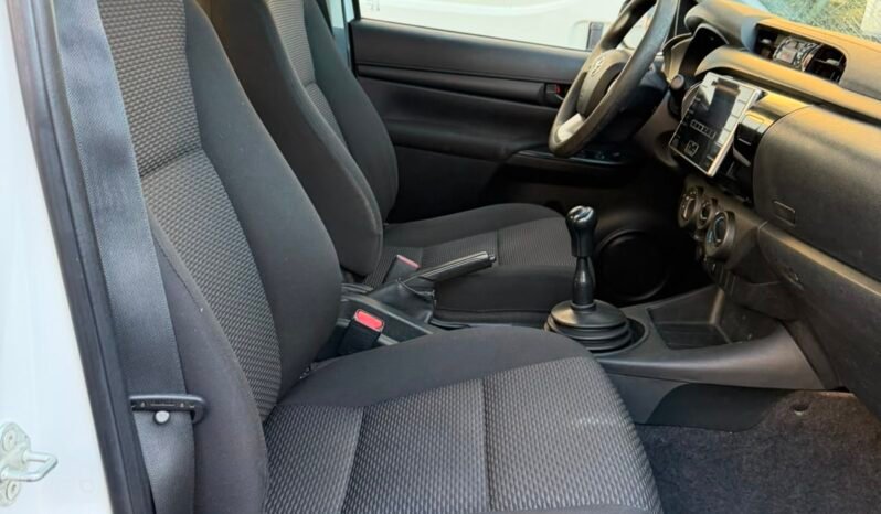 TOYOTA HILUX DX 2.4 4X4 MT 2018 full