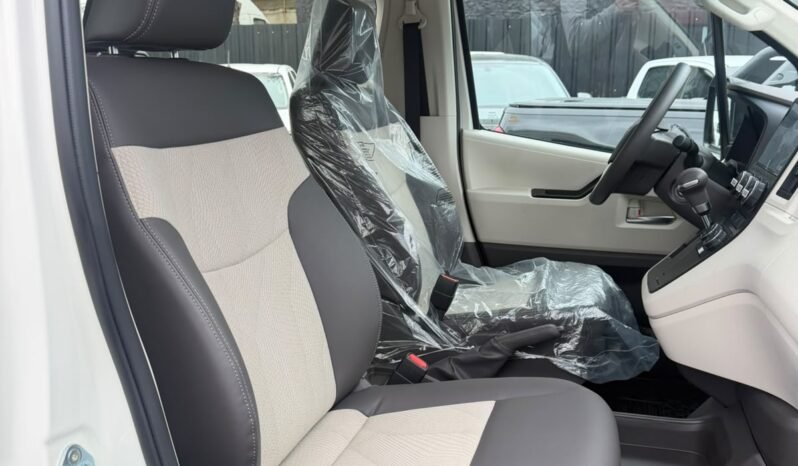TOYOTA HIACE COMMUTER 2.8 TDI 14+1 0KM full