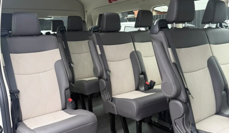 TOYOTA HIACE COMMUTER 2.8 TDI 14+1 0KM full
