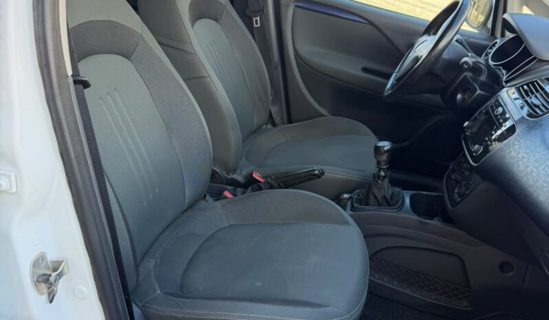 FIAT PUNTO ATRACTIVE 1.4 MT 2015 full